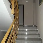 4 아파트 *