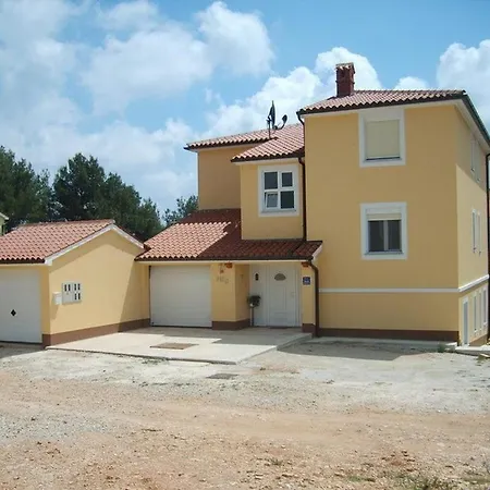 Apartment 4 *