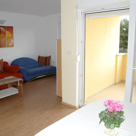 Apartment 4 *